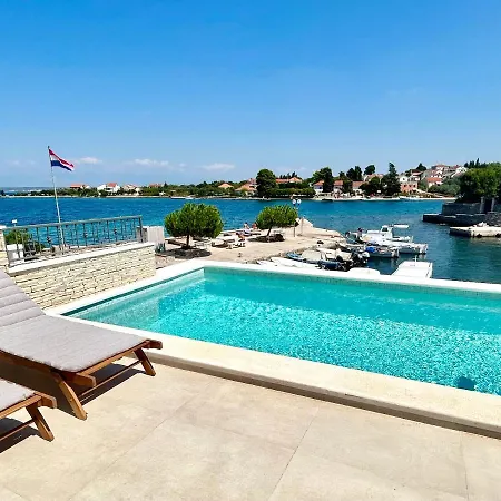 Runcika Luxury