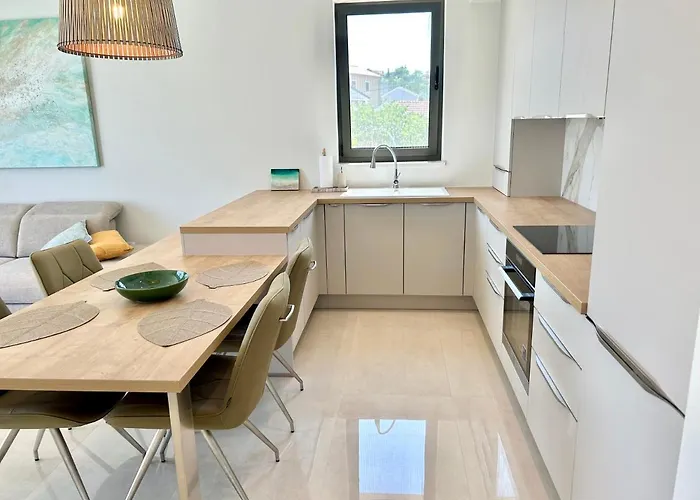 Runcika Luxury アパート Lukoran